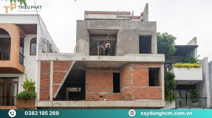 Đội ngũ công nhân xây dựng phần thô chuyên nghiệp